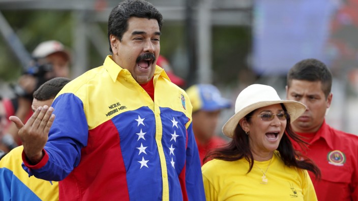 Venezuela's President Nicolas Maduro (L) and his wife Cilia Flores