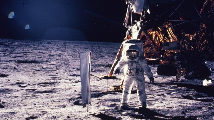 Raumfahrt: Dem ersten Mondspaziergang von 1969 könnten bald schon viele weitere folgen.