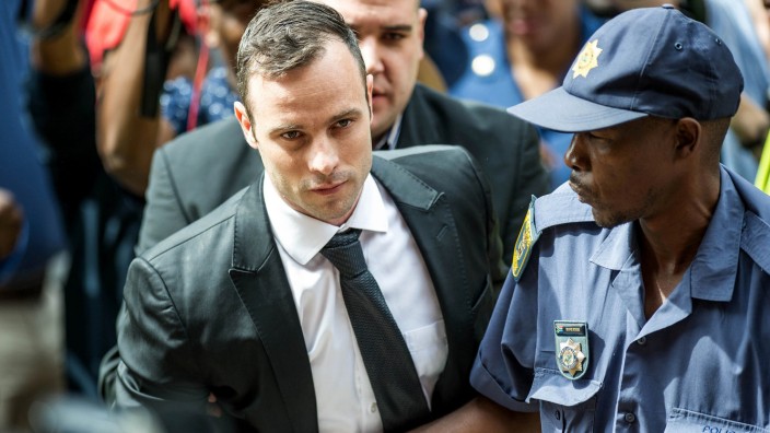 Trotz Schuldspruchs wegen Totschlags: Oscar Pistorius bei der Ankunft vor dem Gericht in Pretoria
