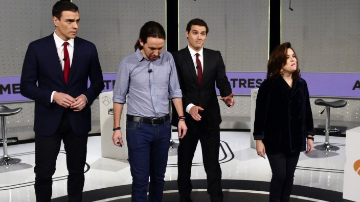 Spanien: Gruppenbild mit Dame: Bei der TV-Debatte vertrat nicht Premier Rajoy die Volkspartei, sondern Regierungssprecherin Soraya Sáenz de Santamaría.