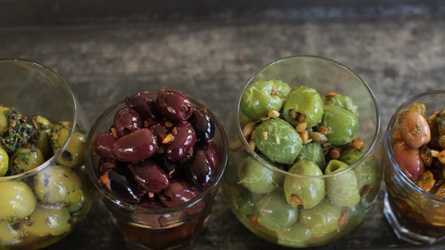 Ernährung: Oliven verleihen diesem Gericht eine mediterrane Note.