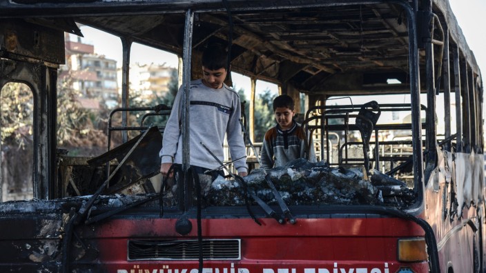 Türkei: Szenen aus Diyarbakir: Die Bevölkerung der Kurden-Hauptstadt ist zunehmend der Gewalt ausgesetzt.