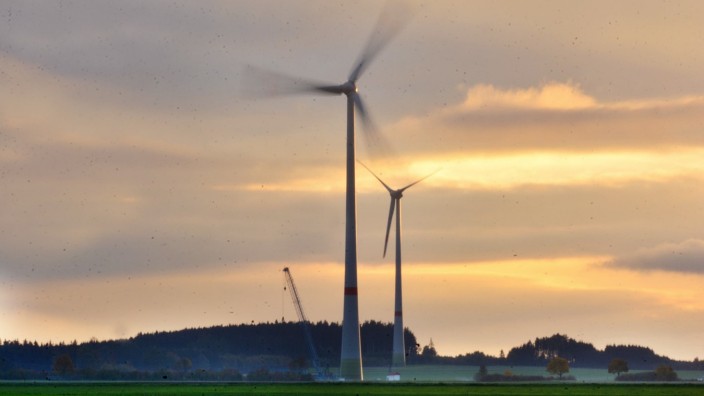 Erneuerbare Energien: Die beiden Windräder im Landkreis Fürstenfeldbruck stehen nicht weit entfernt voneinander bei Mammendorf und bei Malching.