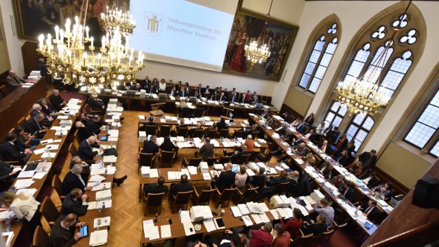 Münchner Stadtrat: Im großen Sitzungssaal des Münchner Rathauses sollte an diesem Mittwoch die Entscheidung über sechs Referentenposten fallen. Doch am Vorabend wurde die Wahl verschoben.