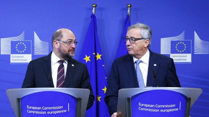 European Parliament President Schulz and European Commission President Juncker hold a joint news conference ahead a European Union leaders summit in Brussels