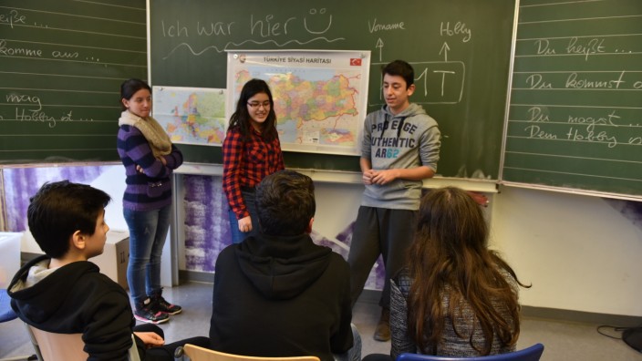 Obergiesing: Beeindruckende Deutschkenntnisse: Schüler der Istanbuler Schule erklären woher in der Türkei sie stammen.