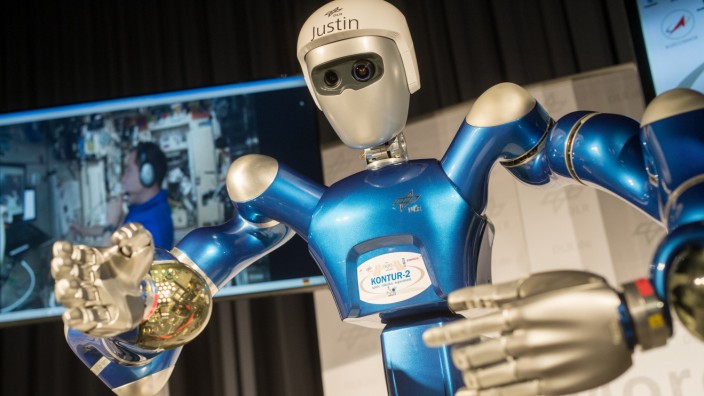 DLR präsentiert Roboterprojekt 'Tele-Handshake'