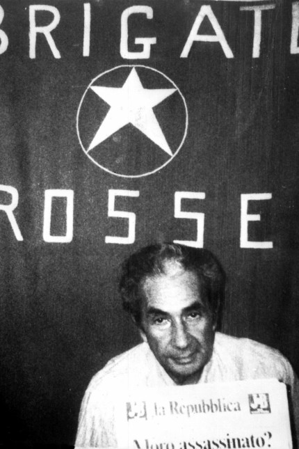 Italia: il 20 aprile 1978 i rapitori inviarono una foto per dimostrare che Moro era vivo.  Il 9 maggio è stato trovato morto nel bagagliaio di un'auto.