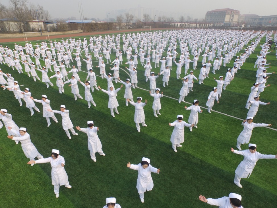 Over 1,000 Nurse Students Dance For Hospice Care In Tianjin