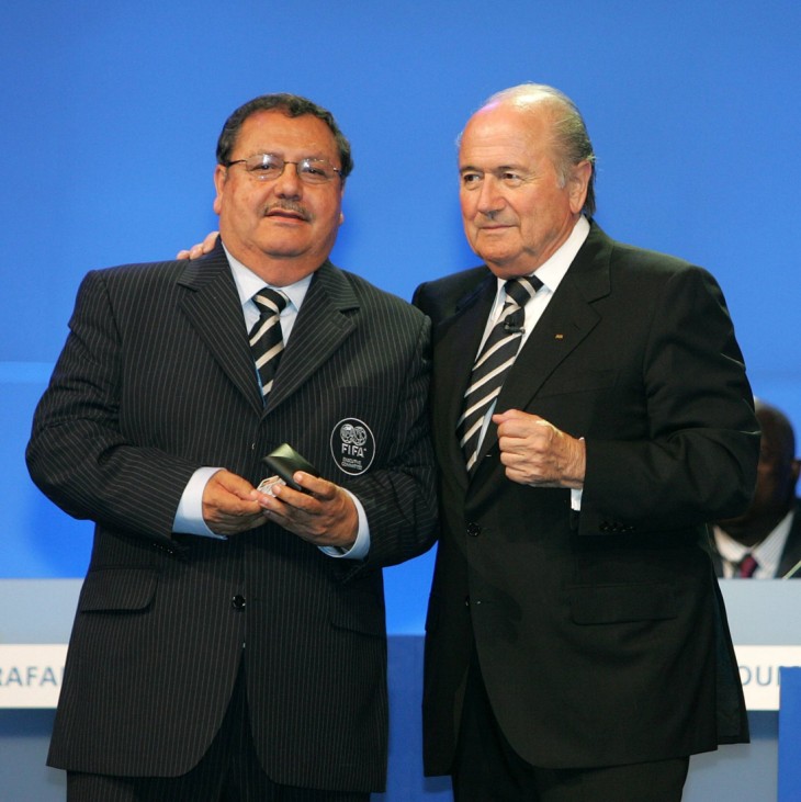 FIFA Präsident Joseph S Blatter Schweiz re begrüßt Rafael Salguero Guatemala als neues Mitgli; fifa
