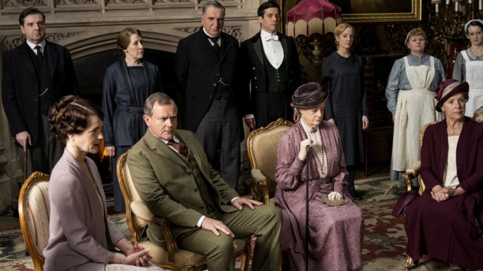 Downton Abbey -- Ab Januar (25.01.2016) läuft die 5te Staffel auf Sky Atlantic. Bitte Kanal 'Sky Atlantic'  (BU?) erwähnen - danke!