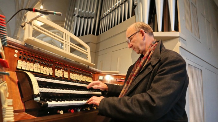 Weihnachten an der Orgel: Martin Poruba ist der Kirchenmusiker von St. Georg und er hat in diesen Tagen ziemlich viel zu tun.