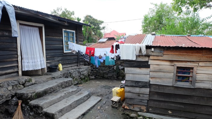 SZ Serie: Auf Wohnungssuche: Um bezahlbaren Wohnraum für Arme kümmert sich in Goma niemand. Aber auch bessergestellte Mieter haben mit vielen Problemen zu kämpfen, zum Beispiel mit Stromausfall.