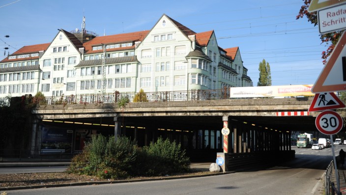 Sanierungsbedürftige Brücke in der Lindwurmstraße in München, 2015