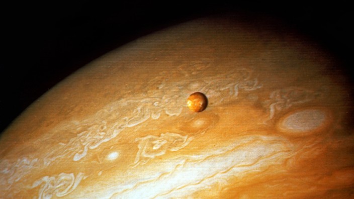 Detailanischt des Planeten Jupiter mit Mond Io