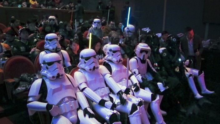 Kinojahr 2015: "Star Wars" könnte zum in den nächsten Wochen zum erfolgreichsten Film überhaupt werden. Aber wehe, der nächste Blockbuster floppt!