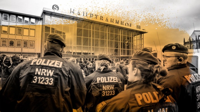Seite Drei: Köln und die Nachwirkungen: Überrascht oder doch überfordert? Polizisten vor dem Kölner Hauptbahnhof.