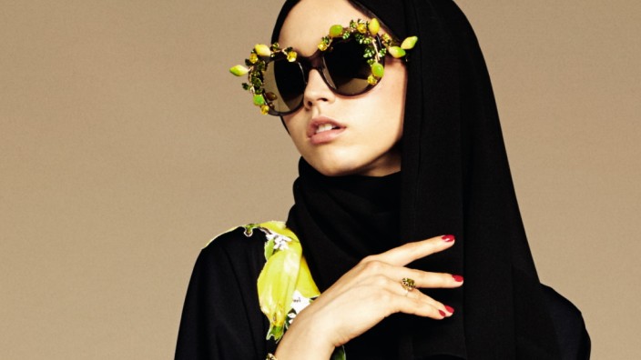 Paris: Das italienische Luxuslabel Dolce & Gabbana beitet unter dem Namen "Abaya" eine Kopftuch-Kollektion für muslimische Frauen an.