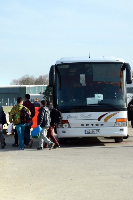 Warteraum Asyl: Höchstens 24 Stunden bleiben die Flüchtlinge in Erding. Nach der Registrierung geht es zurück nach Passau und von dort in ein anderes Bundesland.