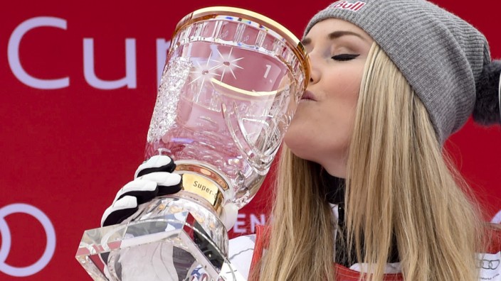 Ski alpin: Lindsey Vonn ist gut drauf - sie darf wieder Trophäen küssen.