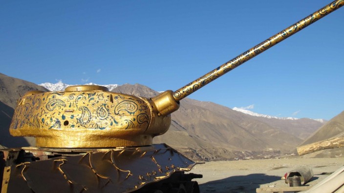 Afghanistan Panzer Kunst Neda Taiyebi