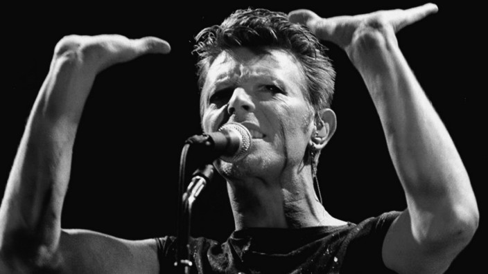 Die Seite Drei zum Tode von David Bowie: David Bowie im Mai 1983 bei einem Konzert in Frankfurt am Main.