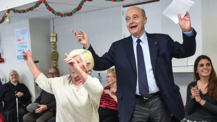 Bordeaux Alain Juppe dancing with elderly people