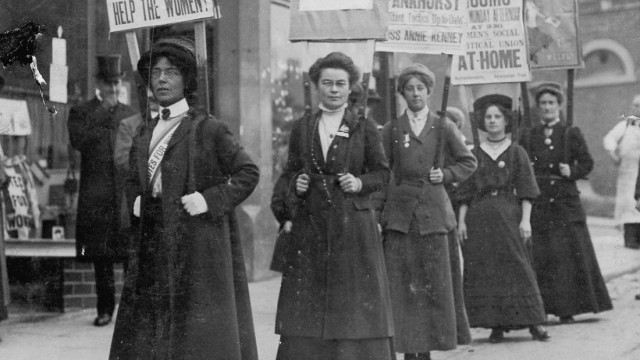 Demonstration englischer Suffragetten in London, 1910