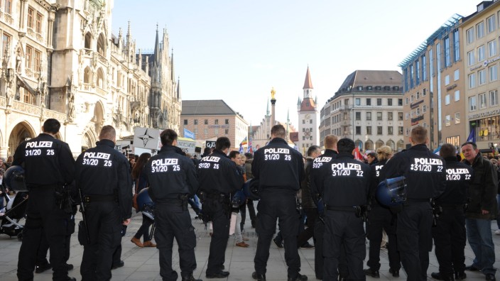 Polizeikräfte bei Demonstration gegen die Münchner Sicherheitskonferenz, 2014