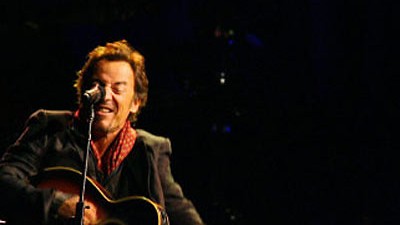 Tödlicher Streit über Musik: Bruce Springsteen bei einem Auftritt im Jahr 2006: Eine Australierin liess sich seine Musik nicht verbieten - mit tödlichen Folgen.