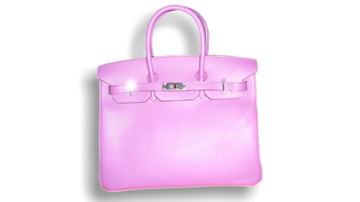 Birkin Bag: Ob aus Kroko oder aus Eidechse, ob pink oder grün: Birkin Bags haben viele Fans - und die Handtaschen werden einer Analyse zufolge jedes Jahr wertvoller.