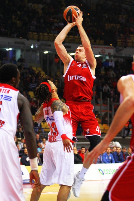 Olympiacos Piraeus vs Brose Baskets Bamberg