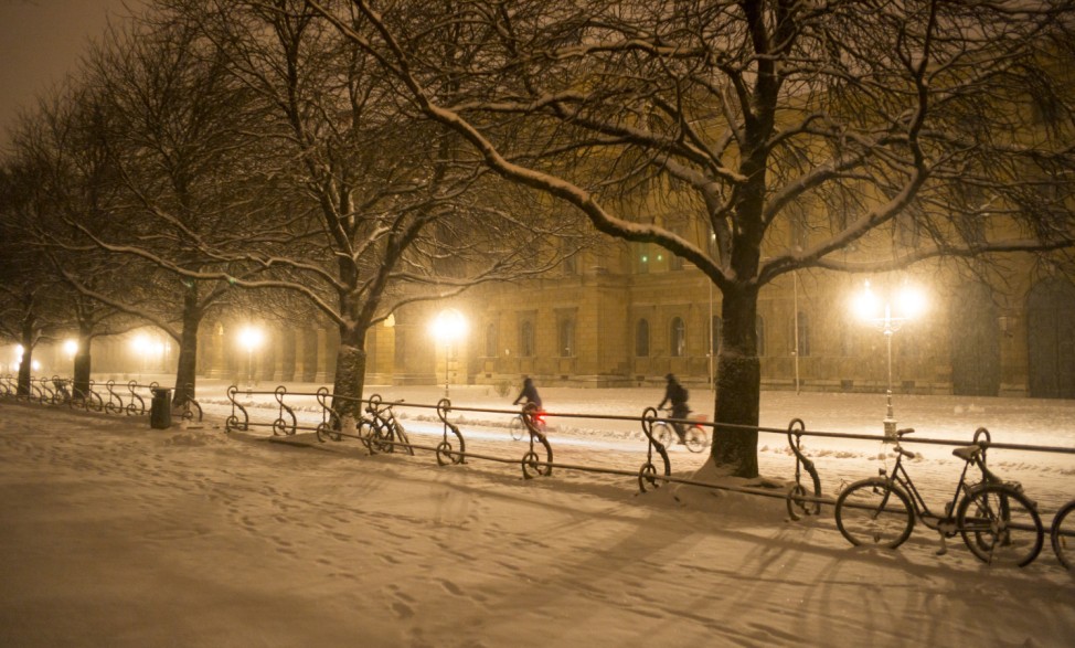 Schnee in München bei Nacht