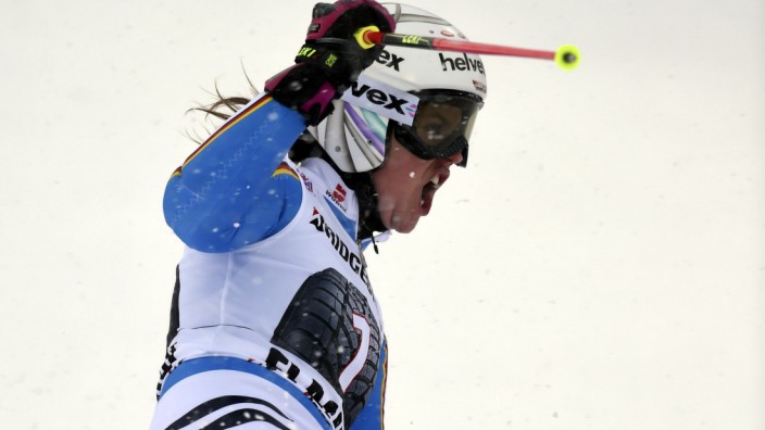 Ski alpin: Drei Jahre musste Viktoria Rebensburg auf einen Sieg warten. Nun feiert sie ihre brillante Fahrt in Flachau.