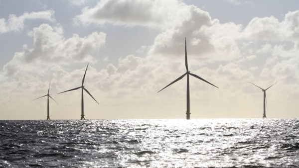 Blick am Sonnabend 26 09 2015 im Rahmen einer Kontrollfahrt auf den EnBW Offshore âÄ Windpark Balt