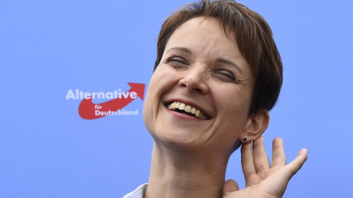 Fernsehdebatten: AfD-Parteisprecherin Frauke Petry während einer Pressekonferenz im Juli 2015 in Berlin. Der Ausschluss der Spitzenkandiaten ihrer Partei von den Fernsehdebatten vor den Landtagswahlen in Rheinland-Pfalz und Badem-Württemberg dürfte ihr gefallen.