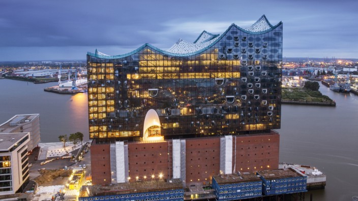 Ausblick: Wohnen mit Ausblick in der Hamburger Elbphilharmonie. Die Vermarktung der 120 bis 380 Quadratmeter großen Wohnungen hat schon vor einem Jahr begonnen.