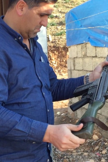 Krieg gegen IS: Mit Seriennummer: deutsches G3-Sturmgewehr auf einem Waffenmarkt in Erbil im Nordirak.
