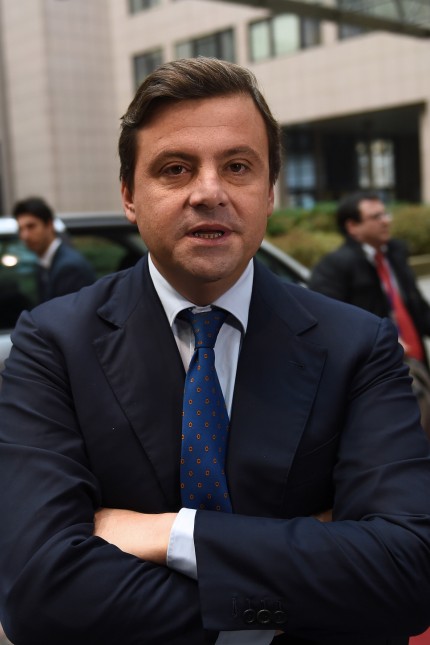 Italien: Carlo Calenda übernimmt Italiens ständige Vertretung in Brüssel. Der Jurist ist Gefolgsmann von Premier Renzi und soll dessen Ansicht ohne diplomatische Abfederung übermitteln.