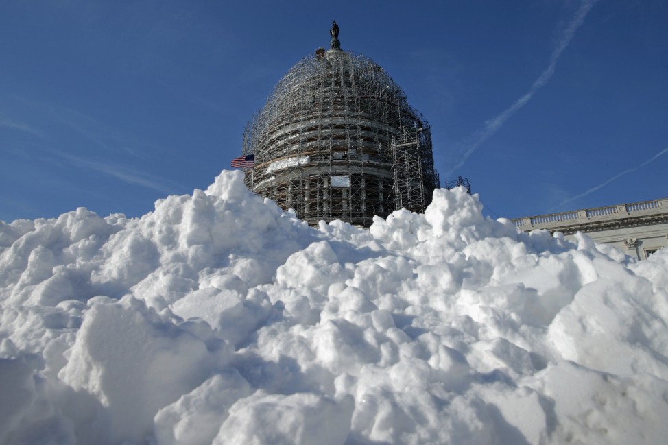 Mid Atlantic States Prepare For Large Snow Storm