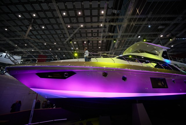 Yacht Azimut Flybridge 66 auf der Wassersportmesse boot Düsseldorf 2016.