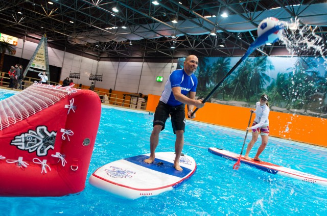 Stand-Up-Paddling-Polo auf der Wassersportmesse Boot Düsseldorf