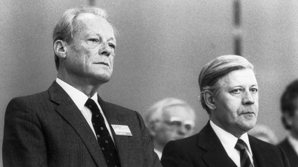Willi Brandt und Helmut Schmidt auf dem Bundesparteitag der SPD am 19.04.1982