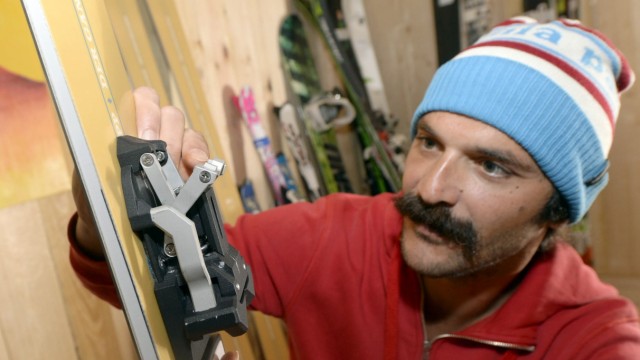 Neuheiten auf der Ispo: Mit Michael Kreuzinger hat Steinke eine neuartige Skibindung entwickelt, die das Tourengeher bequemer machen soll.