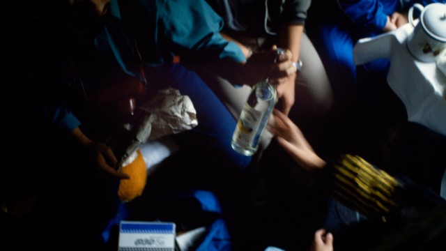 Literatur: In der dritten Klasse der Transsibirischen Eisenbahn machen erst Wassergläser voll selbstgebranntem Wodka mürrische Menschen munter.