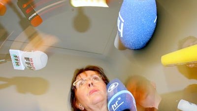 SPD in Hessen: Andrea Ypsilanti steht nach den vergangenen Wochen bei den Wählern im Verdacht, für das Amt der Ministerpräsidentin jeden Preis in Kauf zu nehmen. Vor der Wahl hatte Koch diese Rolle.