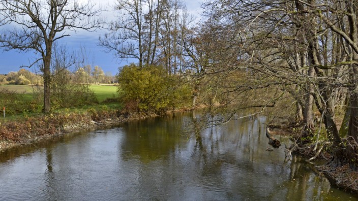Fürstenfeldbruck: Immer in Bewegung: Flüsse wie die Amper verändern sich laufend, deshalb müssen sie auch immer wieder neu vermessen werden.