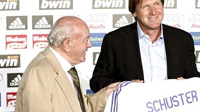 Interview mit Alfrédo di Stefano: Alfredo di Stefano lobt Reals deutschen Trainer Bernd Schuster. Er ist "formidabel. Ich hoffe, er macht so weiter, zum Wohle Reals."