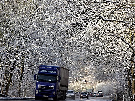 Schnee Verkehrschaos; Köln, dpa