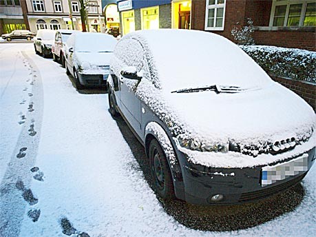 Schnee Verkehrschaos; Hamburg, dpa